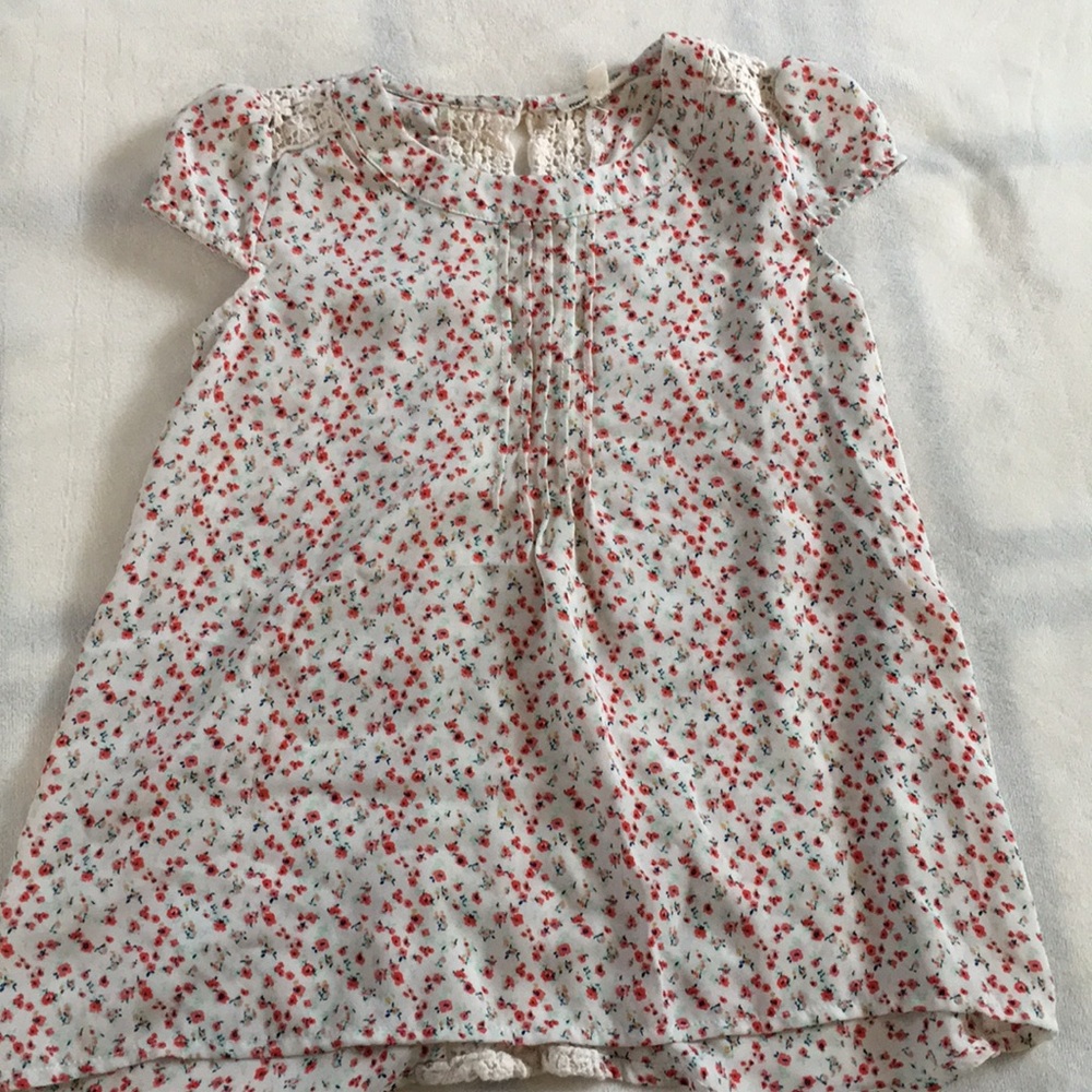Lace spring shirt.